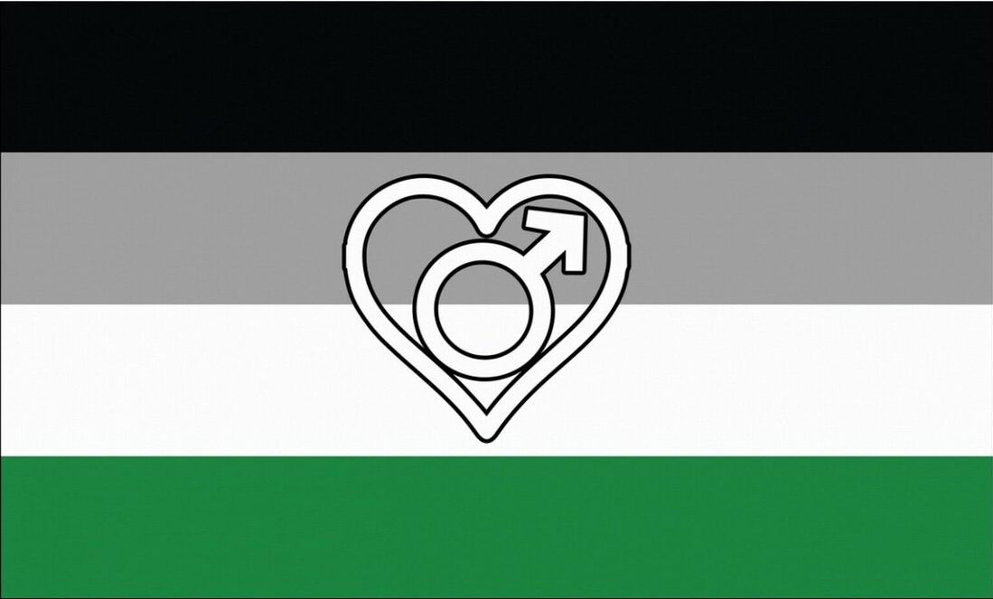 Digitaler Produkt-Freisteller der Androphilie Pride Flagge im Querformat vor weißem Hintergrund. Das Design zeigt die horizontalen Streifen in Schwarz, Grau, Weiß und Dunkelgrün, überlagert von einem weißen Herz-Emblem, das ein Mars-Symbol umschließt.