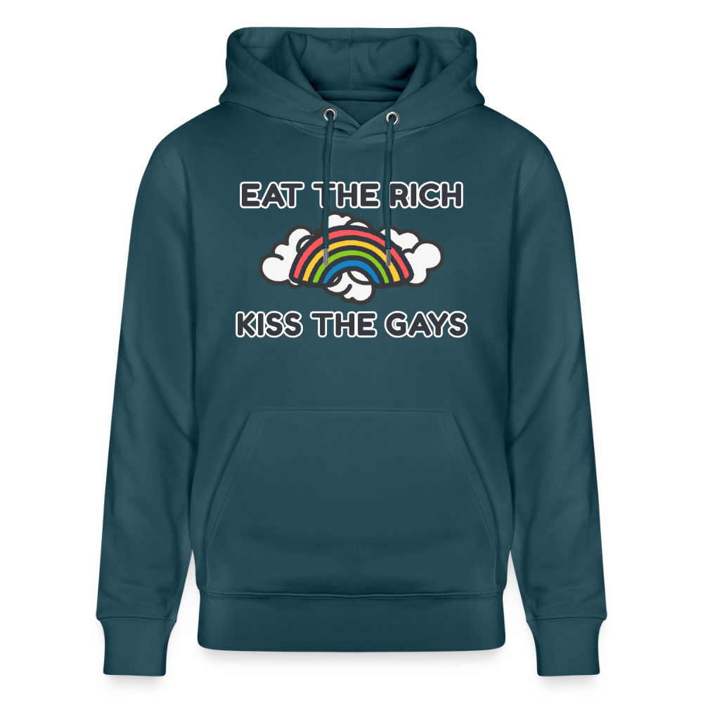 Freigestellter Hoodie in Dunklem Petrol, bedruckt mit der fetten Typografie „Eat The Rich Kiss The Gays“. Die comic-haften Wolken um den Regenbogen verleihen dem antikapitalistischen Text eine satirische Note.