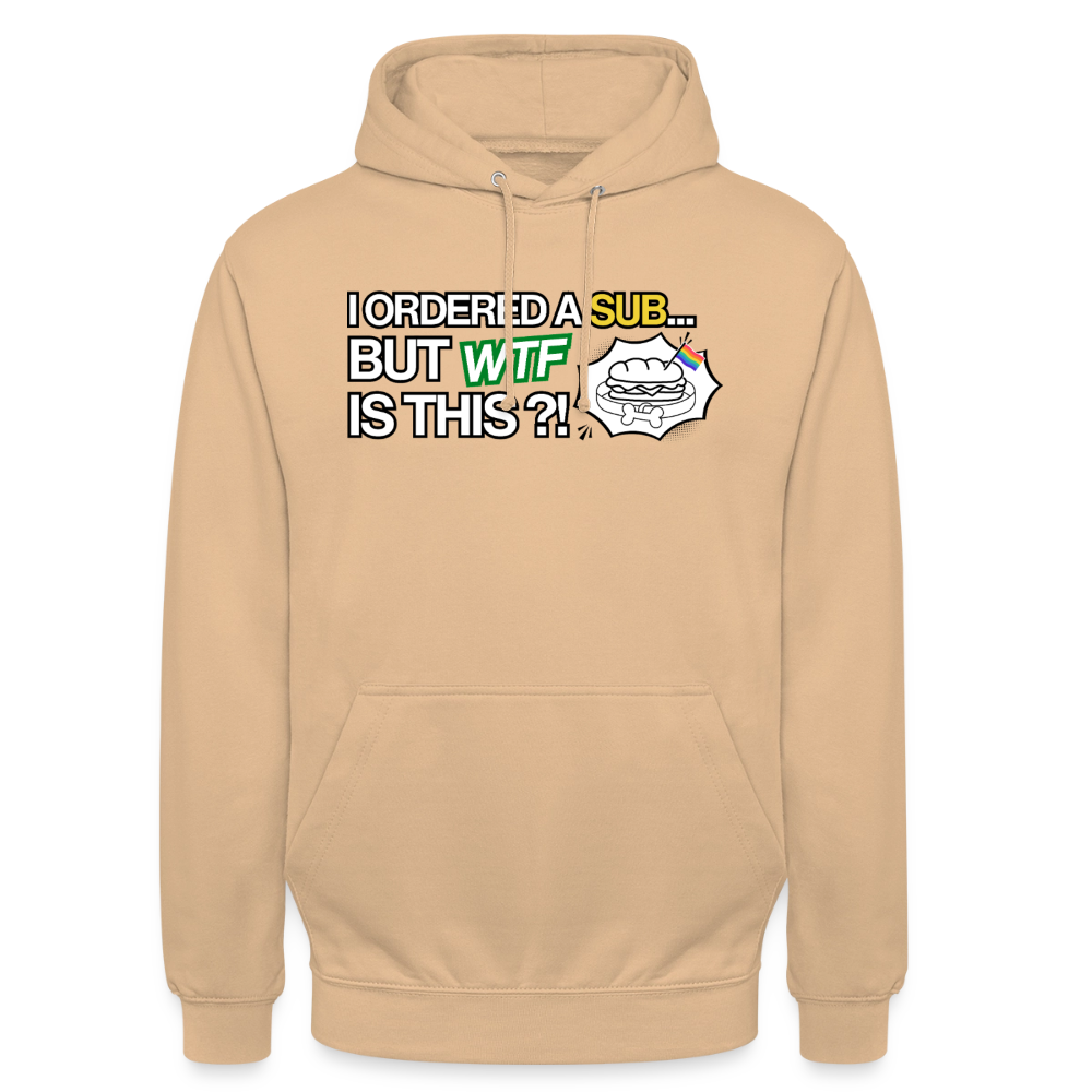 Zentrierte Pop-Art-Illustration auf einem pfirsichfarbenen Kapuzenpulli im freigestellten Format. Das feine Design verbindet eine traditionelle Regenbogen-Grafik mit einem augenzwinkernden Wortspiel für schwule und queere Welpen-Fans.