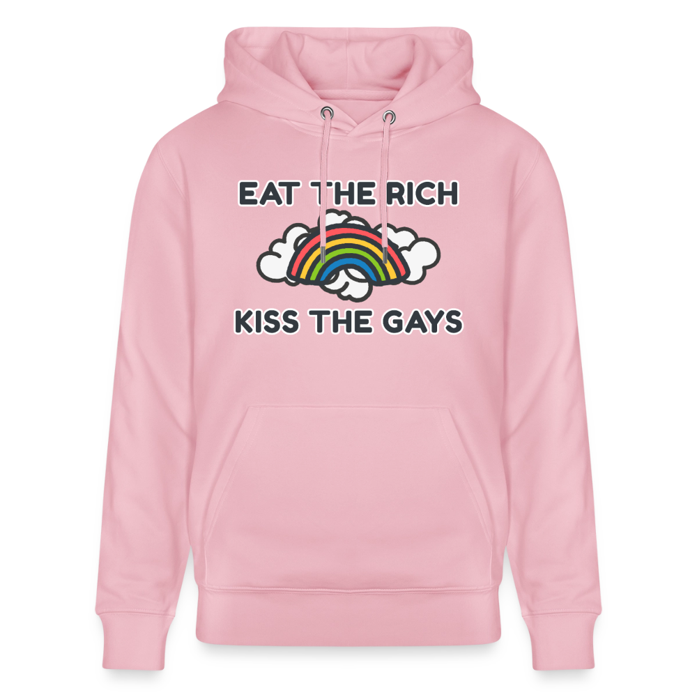 Sanftes Hellrosa trifft auf das radikale Statement „Eat The Rich Kiss The Gays“. Der farbige Regenbogen mit Wolken macht den Hoodie zum unübersehbaren Zeichen für LGBTIQ-Rechte und Aktivismus.