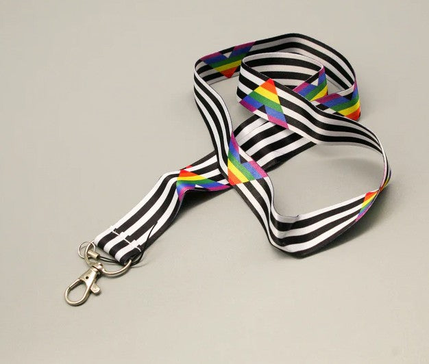 Regenbogen Schlüsselband, lang, mit Karabinerhaken - PrideMerch.de - Team Behinderte im Queer Cities e.V.