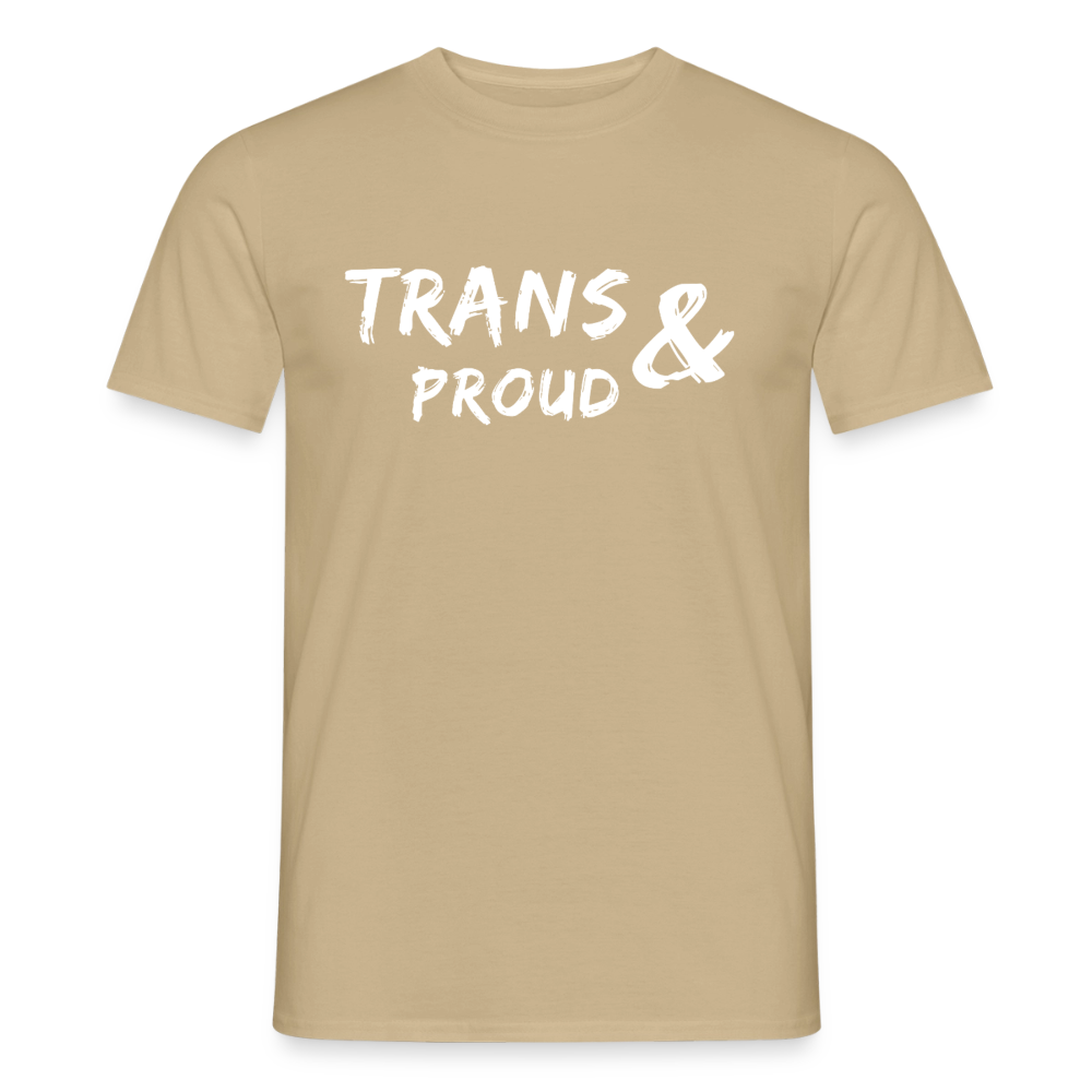 Ein T-Shirt im unaufdringlichen Sandbeige als freigestelltes Flatlay. Der dezente Naturton lässt das feine, weiße Grafikdesign von PrideLAB mitsamt den Pride-Streifen elegant im Vordergrund wirken.