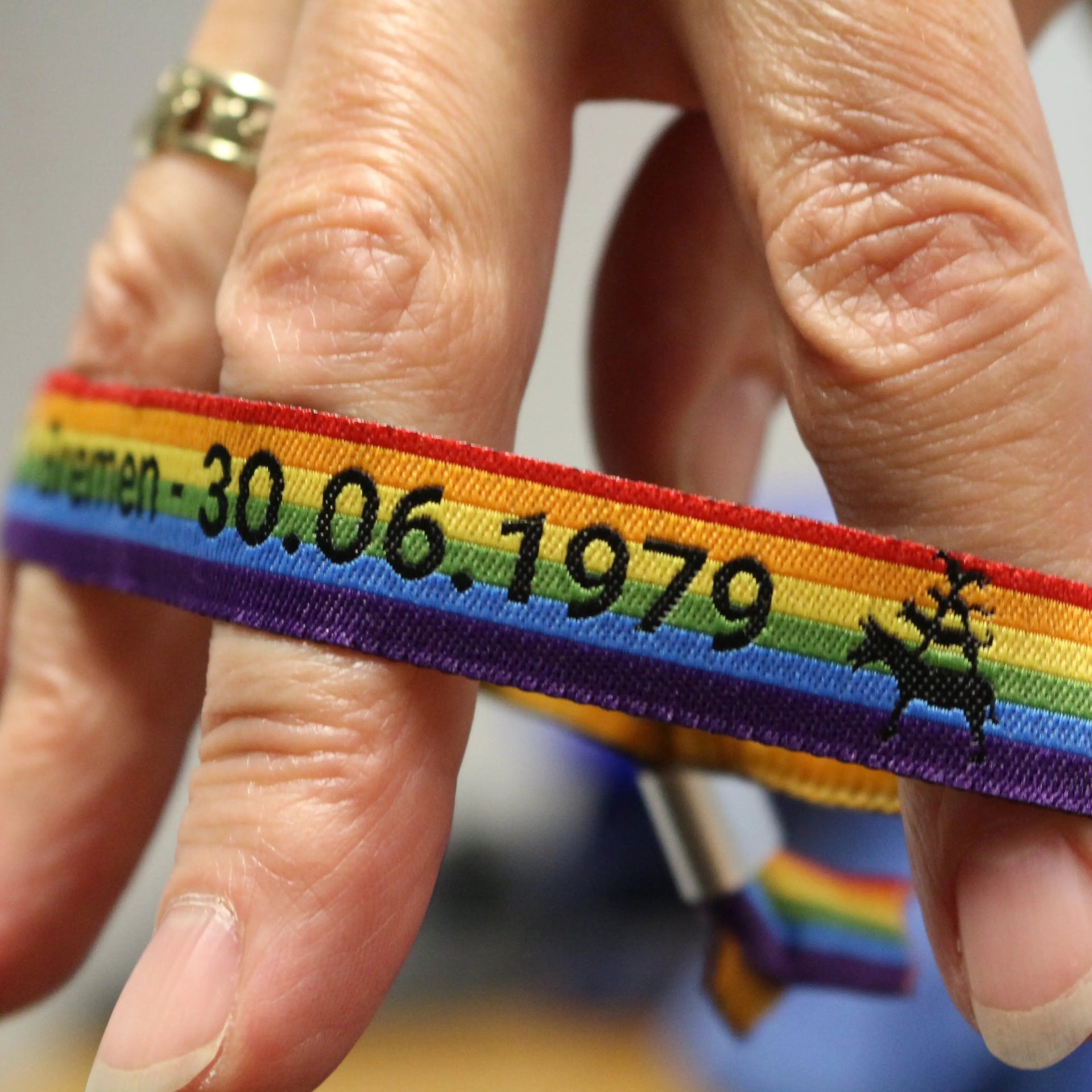 Pride-Armband des CSD Bremen 1979 (Stoffarmband) - PrideMerch.de - Team Behinderte im Queer Cities e.V.