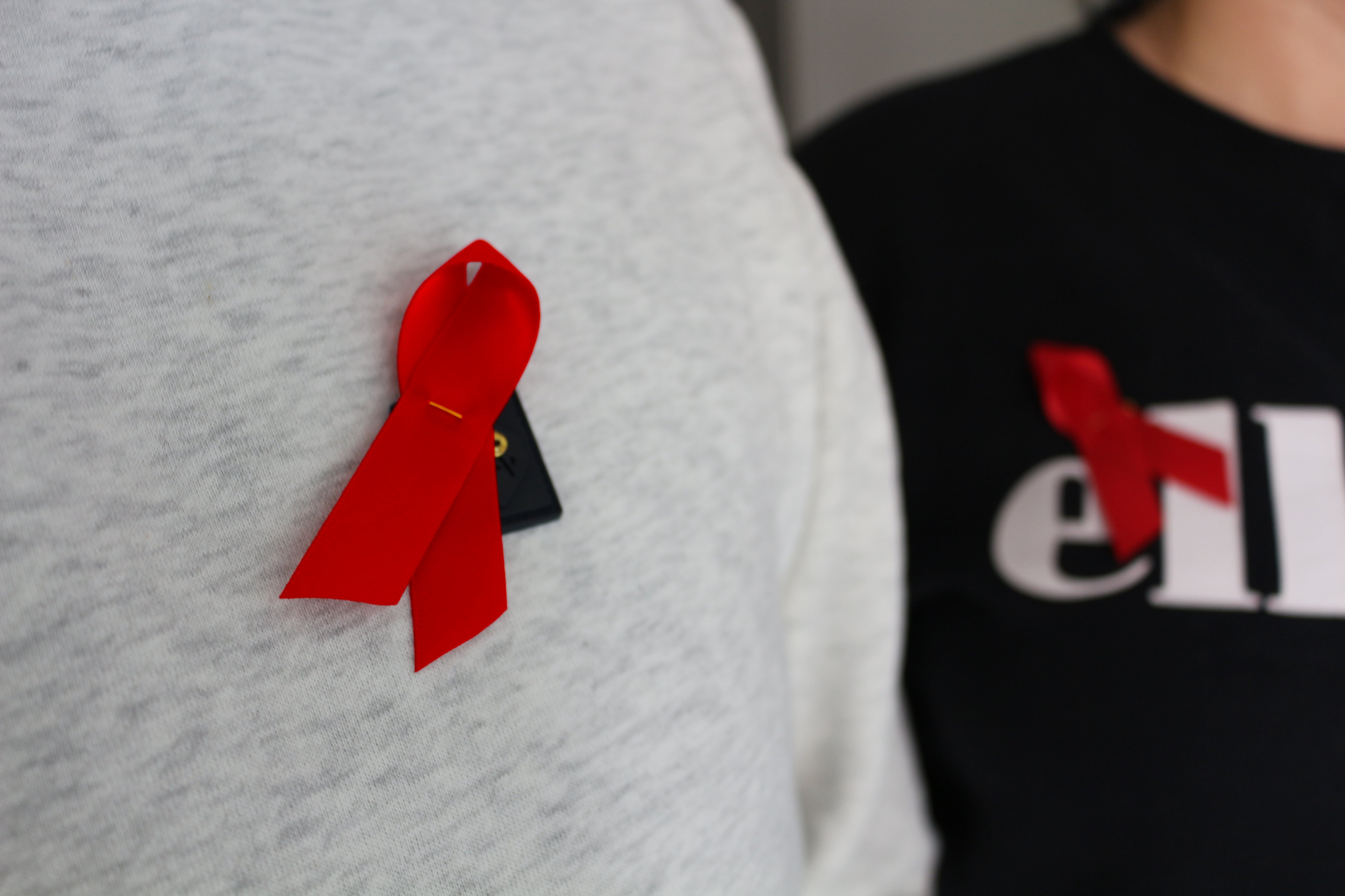 Rote Schleife HIV/AIDS (1.000er Pack) - PrideMerch.de - Team Behinderte im Queer Cities e.V.