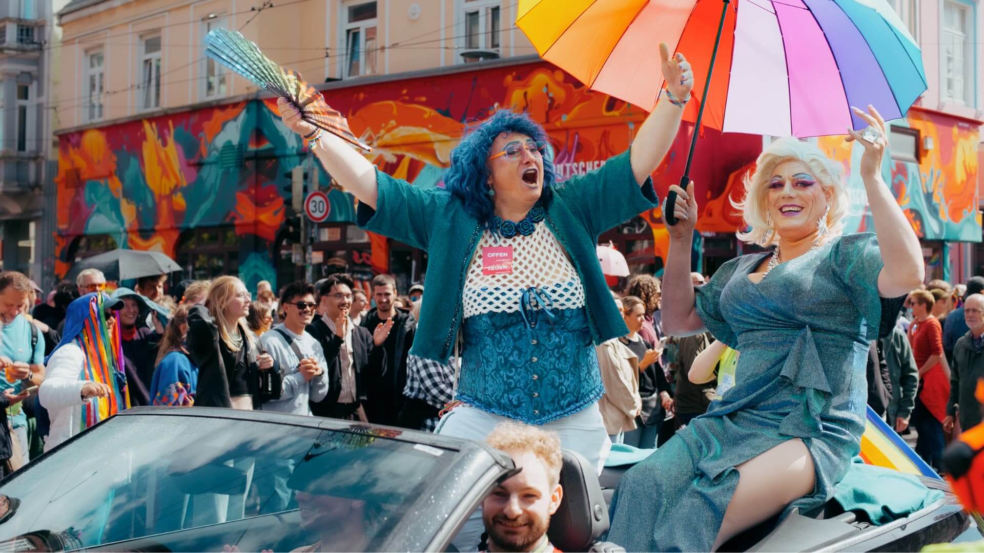 Farbenfroher Auftritt beim CSD Bremen: Gina Petrolia und Jolina Wings setzen ein Zeichen!