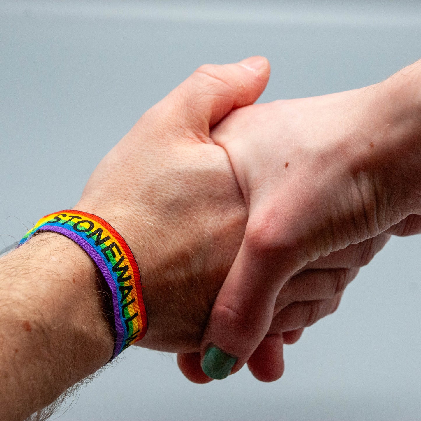 stonewall was a riot armbädchen an einem arm