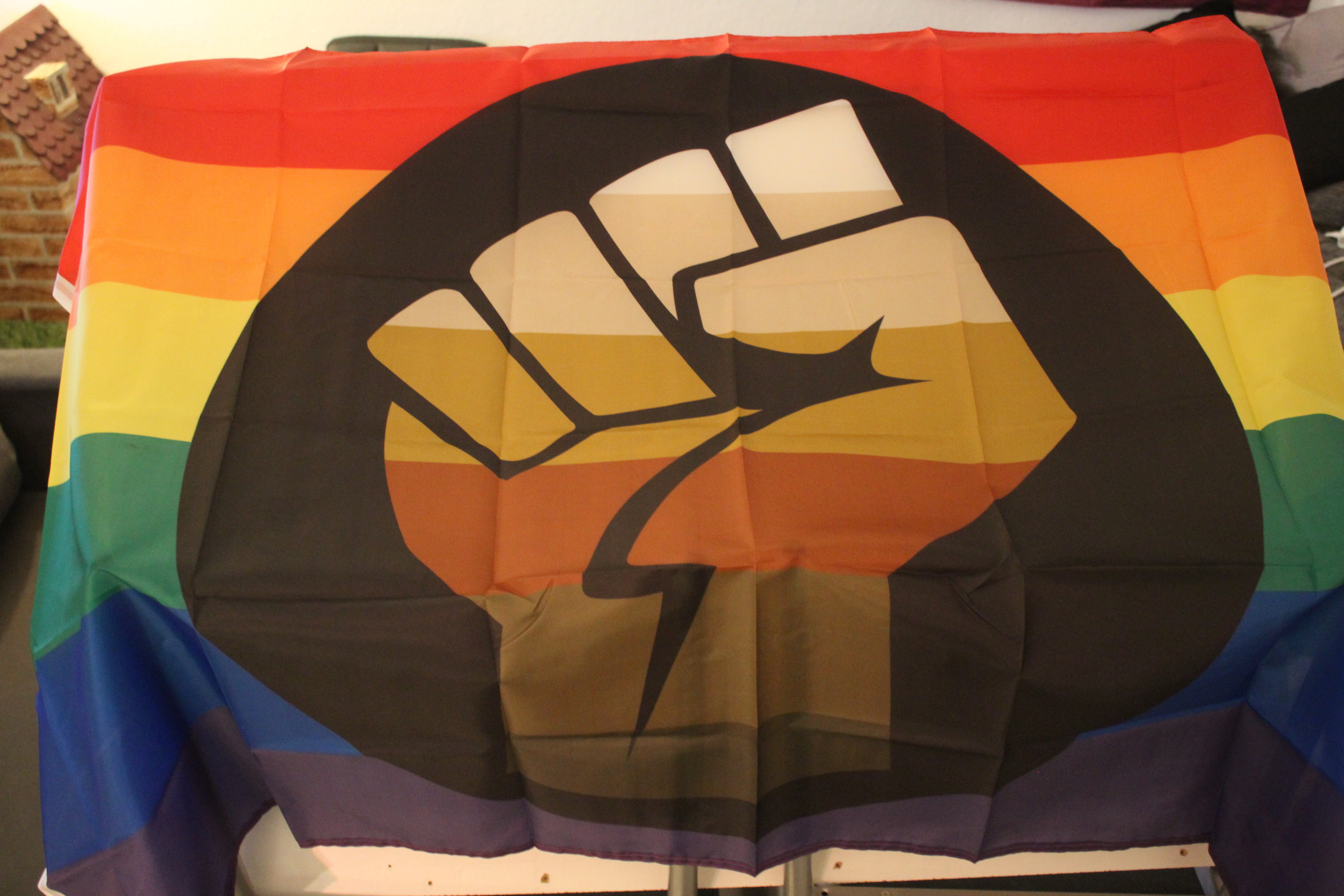 Regenbogen POC Power / People of Color Pride Flag - PrideMerch.de - Team Behinderte im Queer Cities e.V.