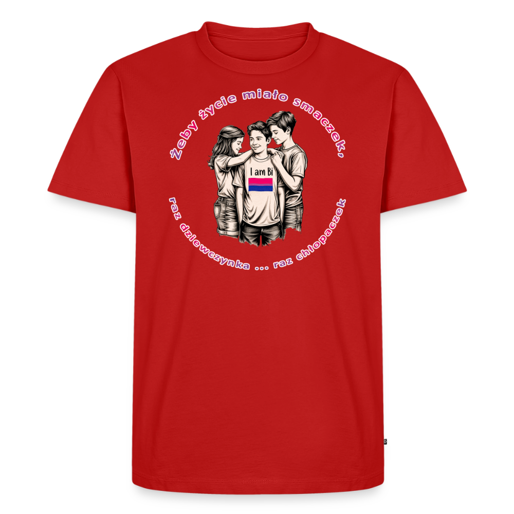 Zentrierter Print auf einem roten T-Shirt: Eine handgezeichnete Szene feiert die Bisexualität mit dem Spruch „Żeby życie miało smaczek, raz dziewczynka ... raz chłopaczek“. Ein visuelles Statement für Vielfalt.