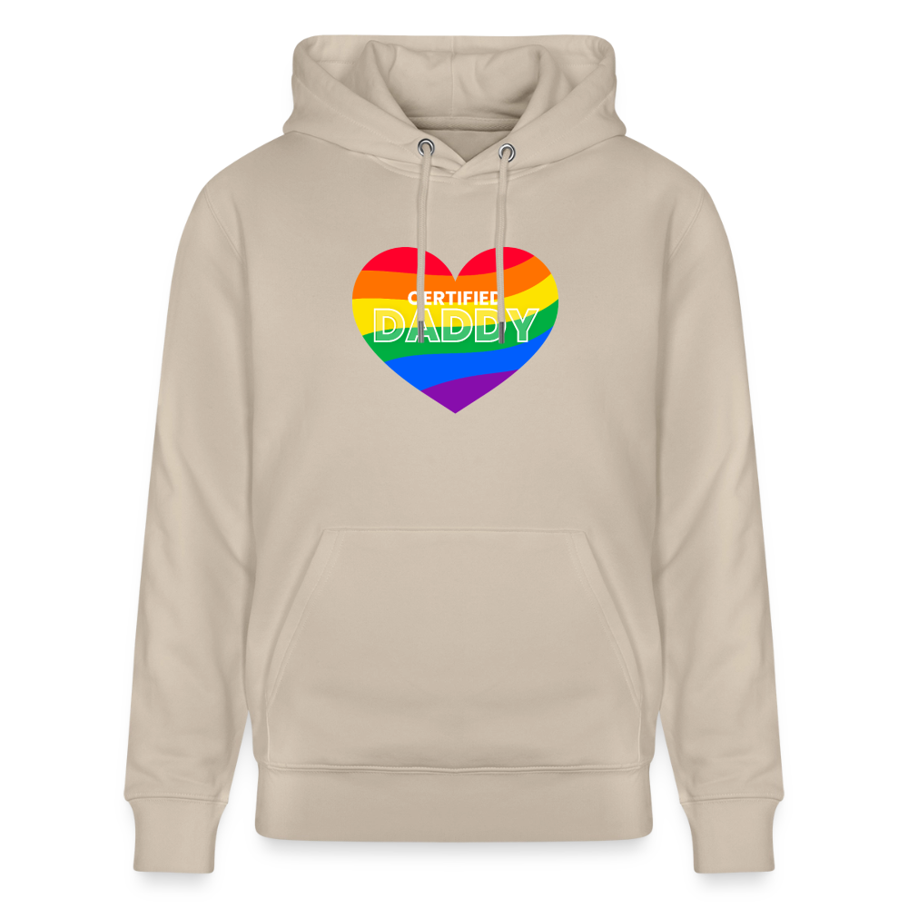 Beiges Bio-Hoodie mit farbenfrohem Rainbow-Herz und CERTIFIED DADDY Motiv – klassisches Statement für die Gay Daddy Community