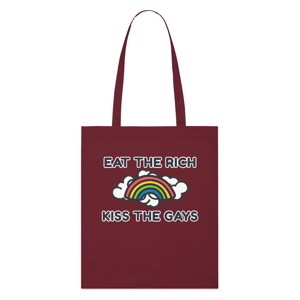 Freigestellter burgunderroter Bio-Stoffbeutel mit der klaren Aussage „Eat The Rich Kiss The Gays“. Der bunte Regenbogen zwischen den Textzeilen macht diese Tragetasche zu einem unübersehbaren Statement für queeren Aktivismus.
