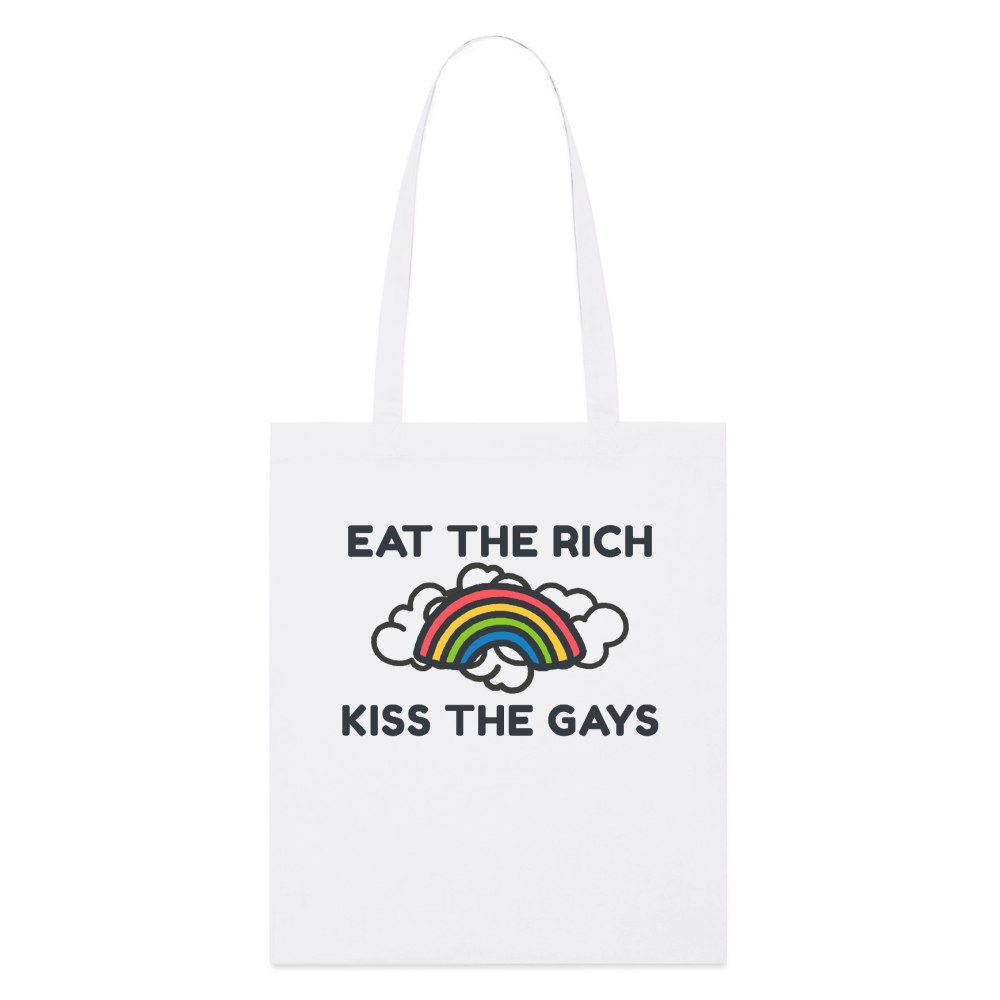 Auf dem weißen Bio-Stoffbeutel wirkt die Typografie „Eat The Rich Kiss The Gays“ besonders kontrastreich. Der farbintensive Regenbogen dazwischen macht die freigestellte Tasche zum klaren Pride-Statement.