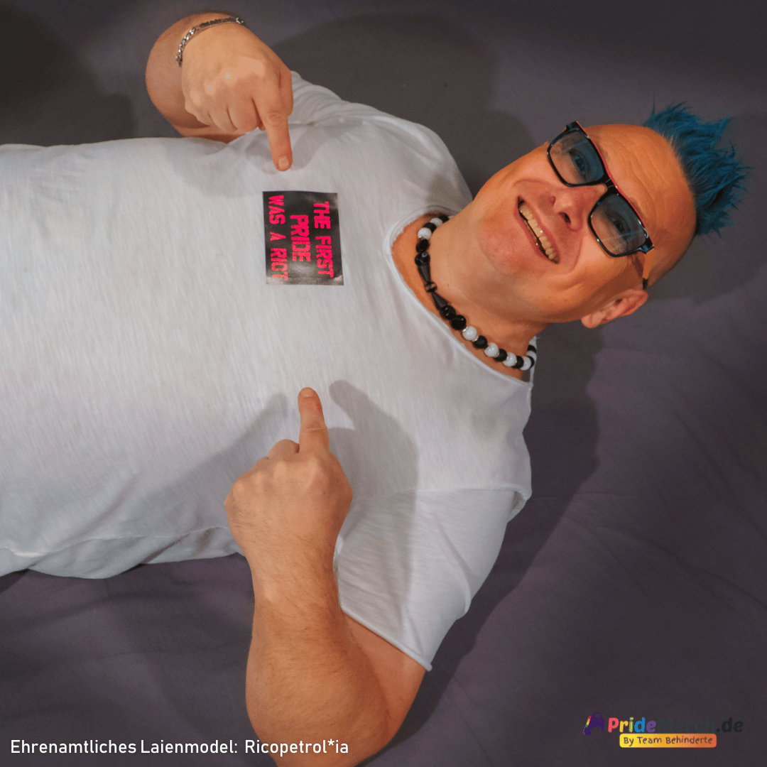 "The First Pride Was a Riot" Vinylsticker (3 Stück) - PrideMerch.de - Team Behinderte im Queer Cities e.V.