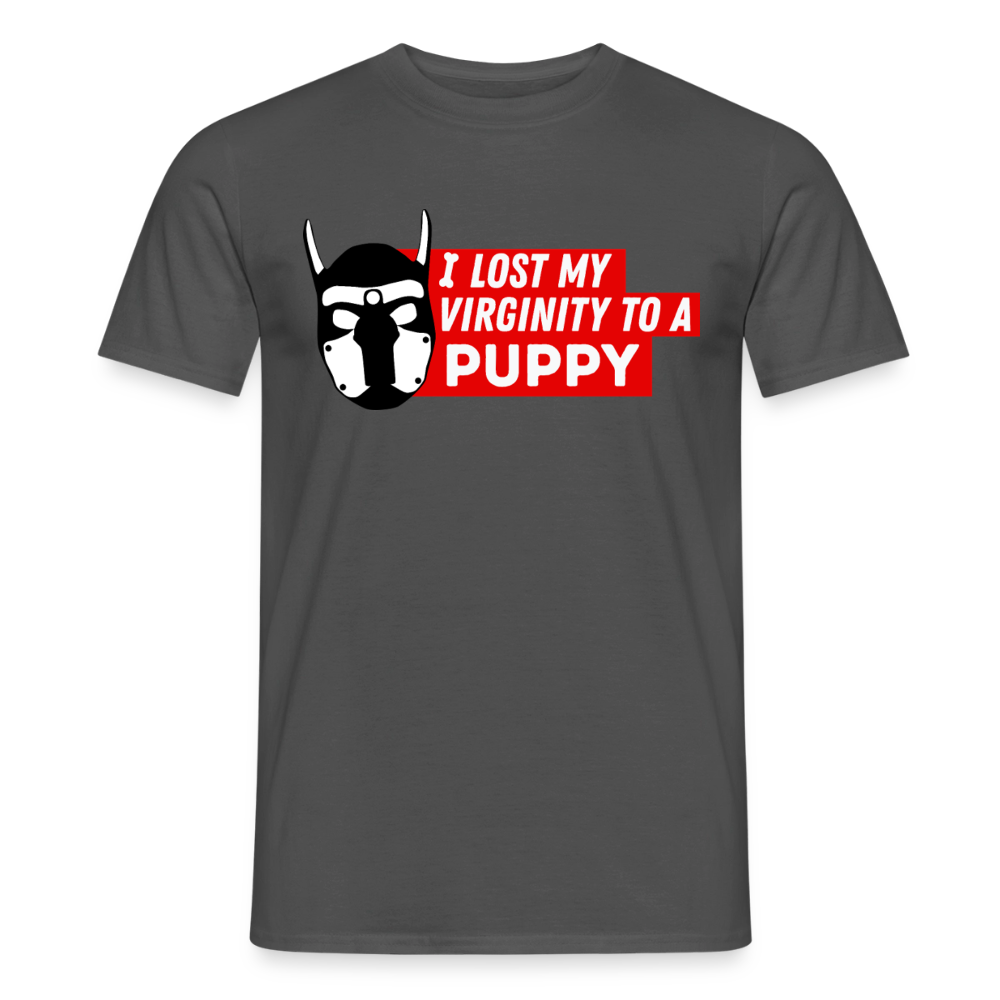 Anthrazitfarbenes T-Shirt mit provokantem Text "I Lost My Virginity To A Puppy" und Puppy-Maske