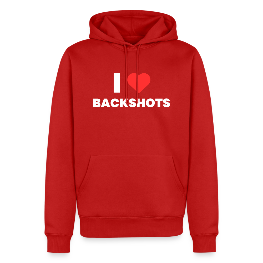 Ein knallroter Unisex-Kapuzenpulli flach ausgelegt auf transparentem Grund. Die Ton-in-Ton-Optik des roten Motiv-Herzens auf rotem Stoff sorgt dafür, dass der schwarze Text „I ❤️ BACKSHOTS“ kompromisslos herausknallt.