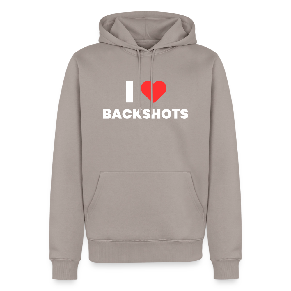 Ein moderner Kapuzenpullover im erdigen Farbton Taupe, flach präsentiert auf transparentem Grund. Auf der Brust sticht das PrideLAB-Meme mit dem leuchtend roten Valentinsherz und fetter schwarzer Typografie als kinky Statement-Piece hervor.