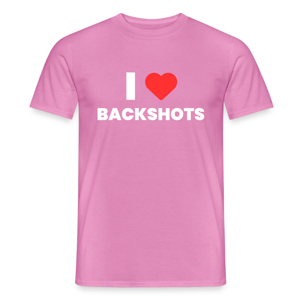 Knallpinkes T-Shirt als digitaler Freisteller auf transparentem Grund. Das ironische Zusammenspiel aus der Farbe Pink, dem Valentinsherz und dem Text feiert schamlosen, queeren Humor.