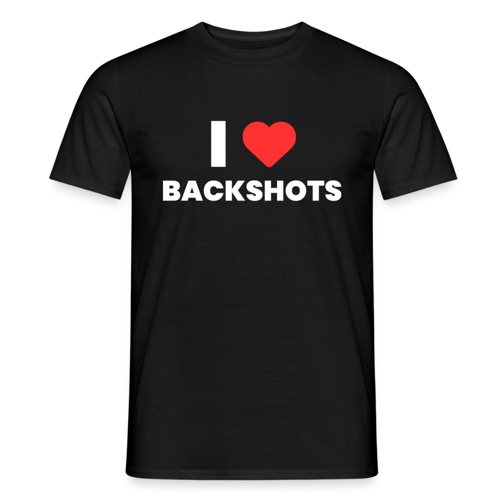 Klassisch schwarzes Baumwoll-Shirt als sauberer Produkt-Freisteller. Das rote Grafik-Herz sticht auf dem tiefschwarzen Hintergrund intensiv hervor, während die schwarze Schrift im Inneren dezent bleibt.