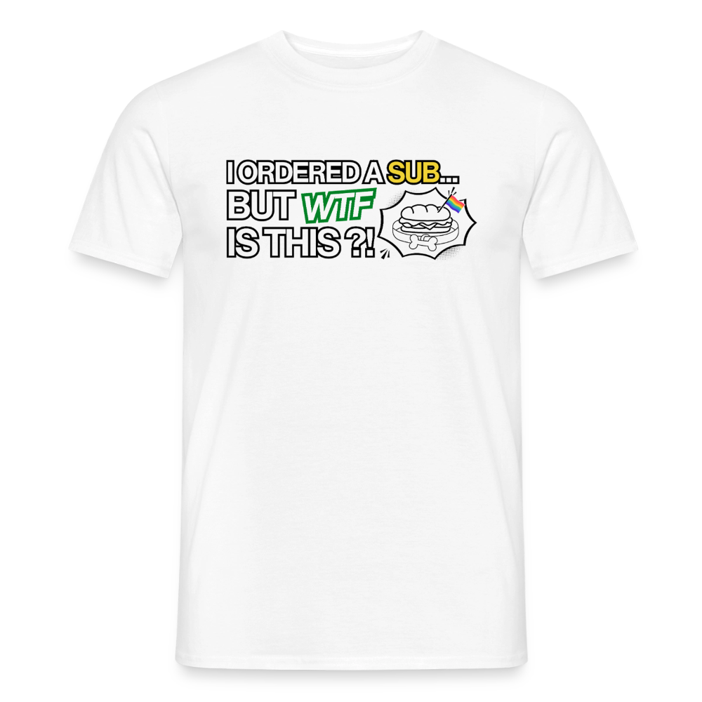 Freigestelltes weißes T-Shirt mit stark kontrastierender Typografie „I ORDERED A SUB… BUT WTF IS THIS?!“ in Gelb und Grün. Rechts der weiße Stern mit Puppy-Sandwich, Halsband und Regenbogenflagge.
