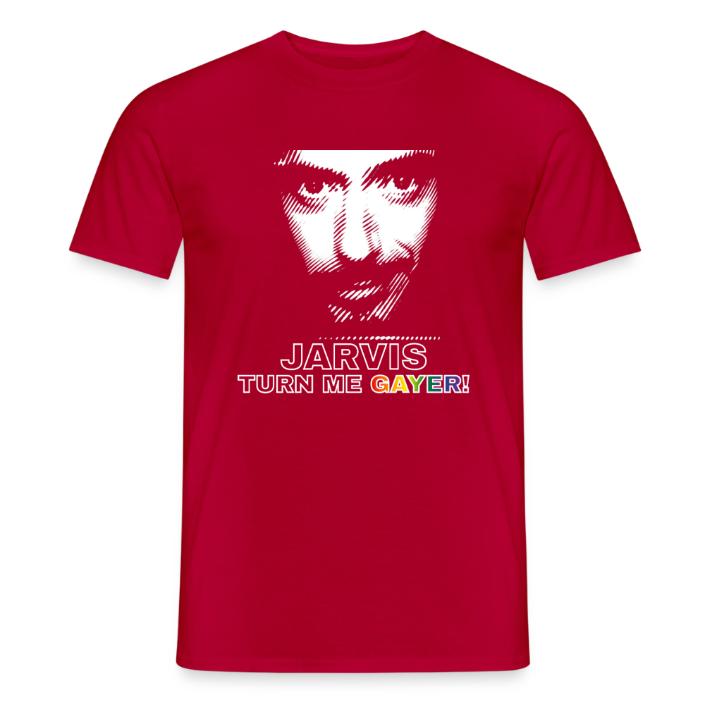 Das rote T-Shirt zeigt das bekannte humorvolle Crossover-Design. Das markante weiße Gesicht und die Regenbogen-Typografie bilden ein starkes, freigestelltes LGBTQ-Statement.