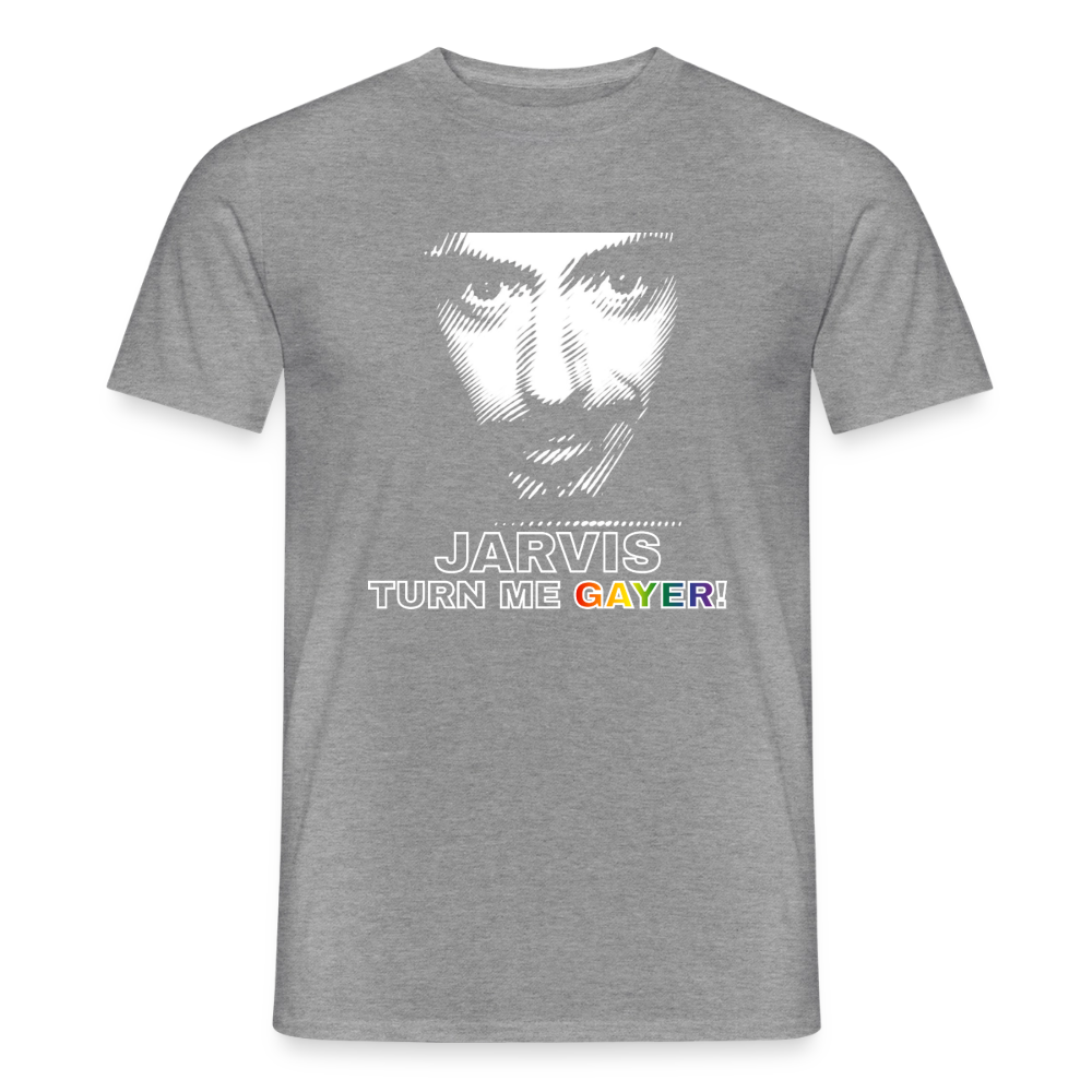Das graphit melierte T-Shirt rückt das weiße, hochkontrastige Porträt in den Fokus. Mit der Regenbogen-Typografie entsteht ein lautes, freches Crossover für die Gaymer-Community, hier als Freisteller.