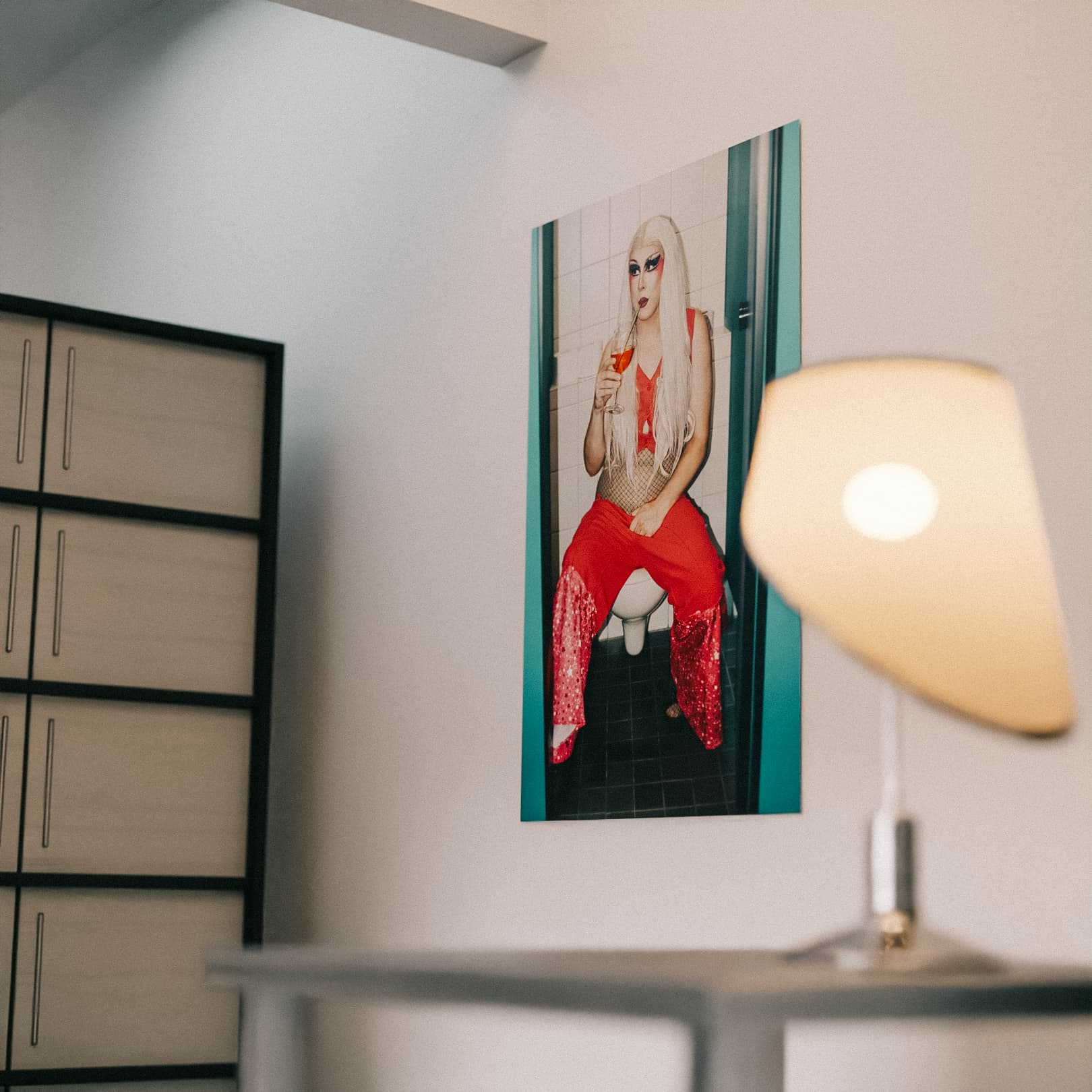 Luna Mattel Poster „Titel“ – 60x90 cm | Kunst-Poster mit Drag-Queen-Ikone