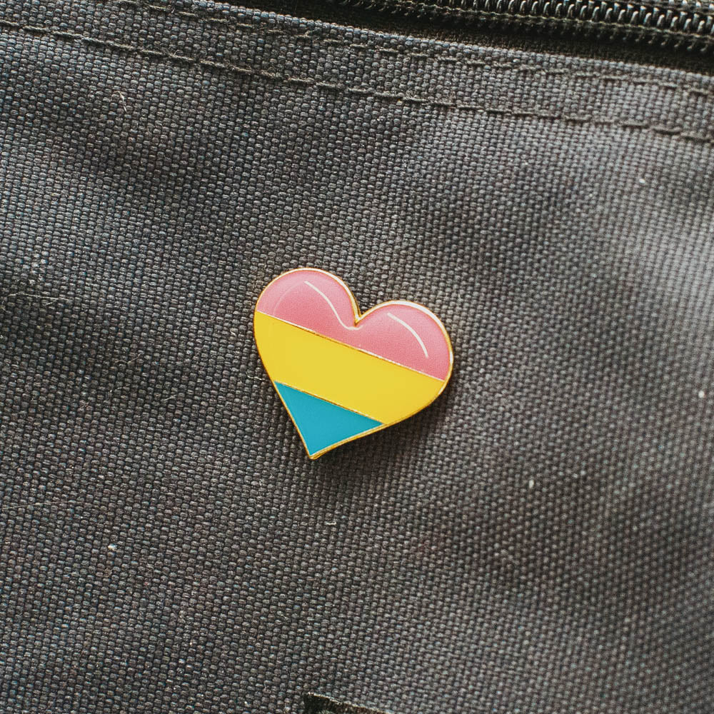 Pansexuell Herz Pride-Pin / Pan-sexual-Herz-Anstecker - PrideMerch.de - Team Behinderte im Queer Cities e.V.
