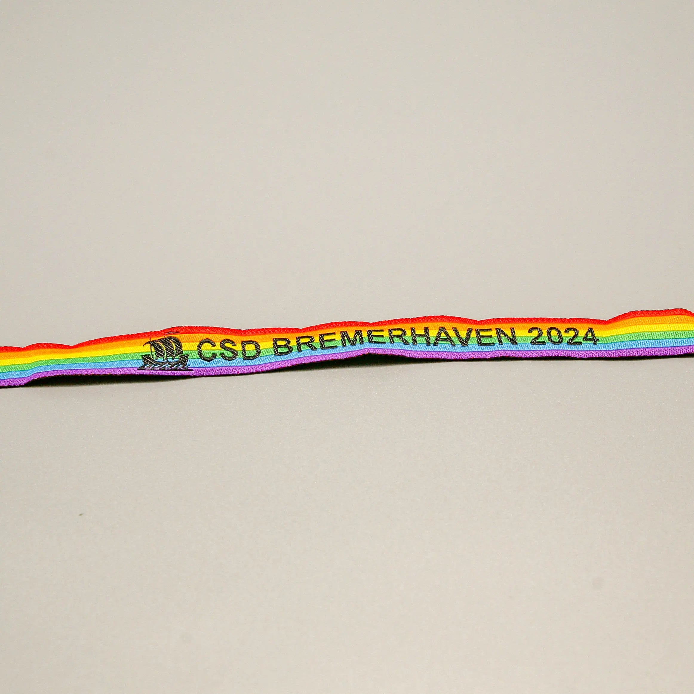 Pride-Armband des CSD Bremerhaven 🌈 (Stoffarmband) - PrideMerch.de - Team Behinderte im Queer Cities e.V.