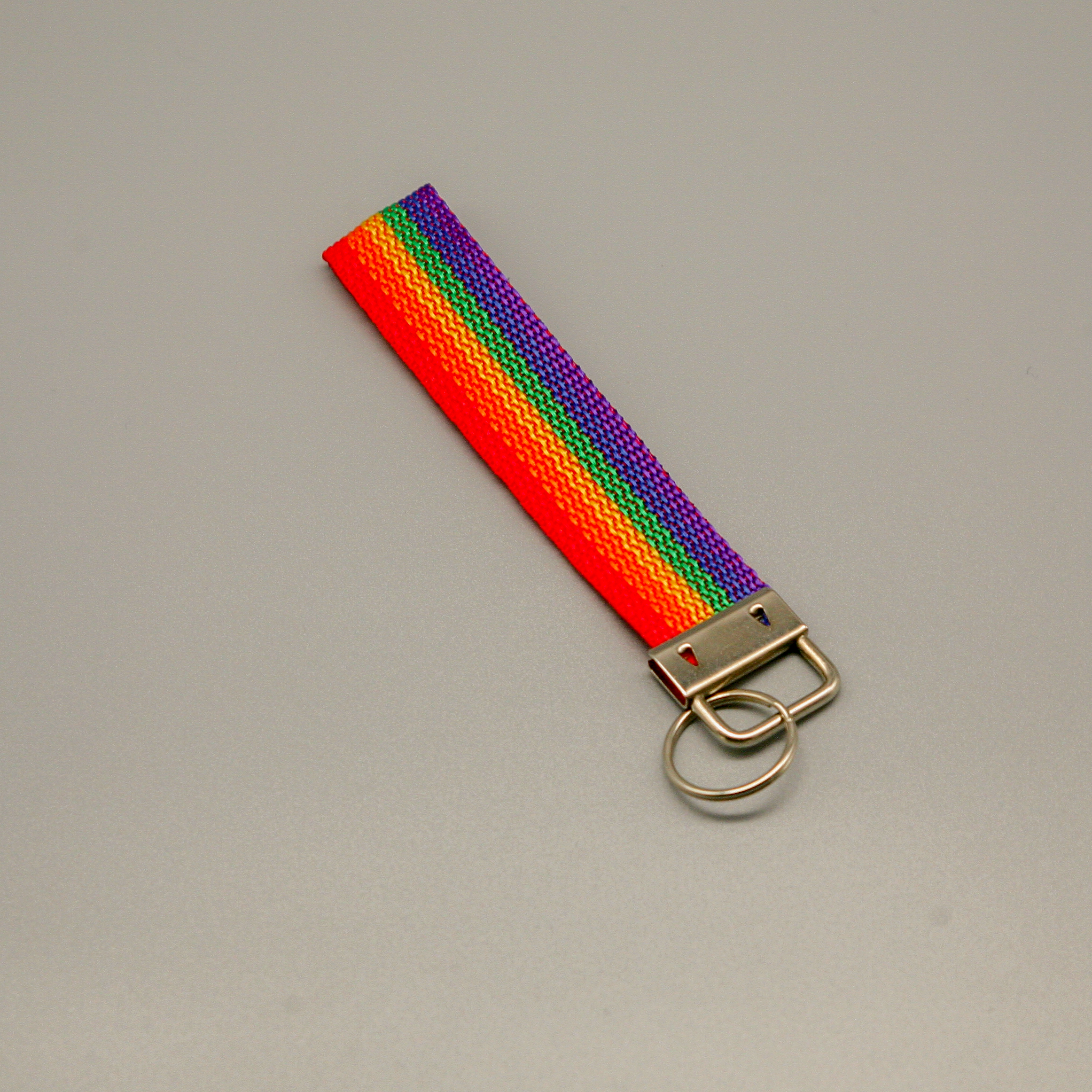 Regenbogen Schlüsselanhänger (kurz) - PrideMerch.de - Team Behinderte im Queer Cities e.V.