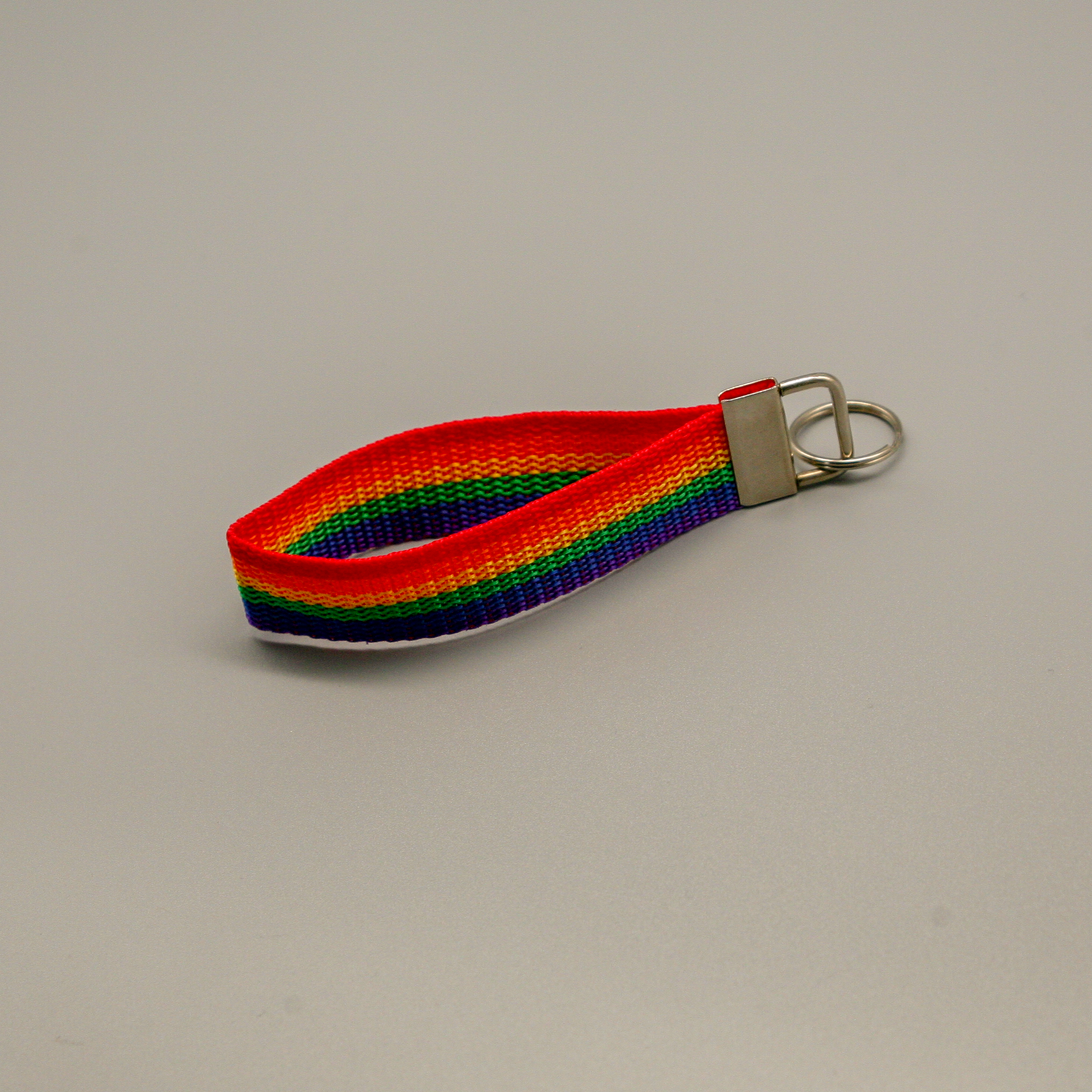 Regenbogen Schlüsselanhänger (kurz) - PrideMerch.de - Team Behinderte im Queer Cities e.V.