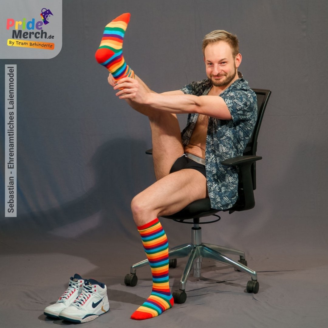 Pride Socks - Regenbogen Kniestrümpfe lang - PrideMerch.de - Team Behinderte im Queer Cities e.V.