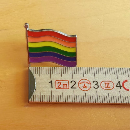 Rainbow Flag Pride-Pin / Regenbogen-Flagge-Anstecker
