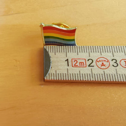 Rainbow Flag Pride-Pin / Regenbogen-Flagge-Anstecker