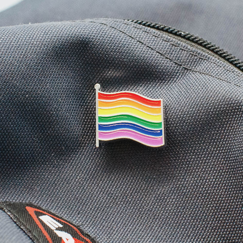 Rainbow Flag Pride-Pin / Regenbogen-Flagge-Anstecker