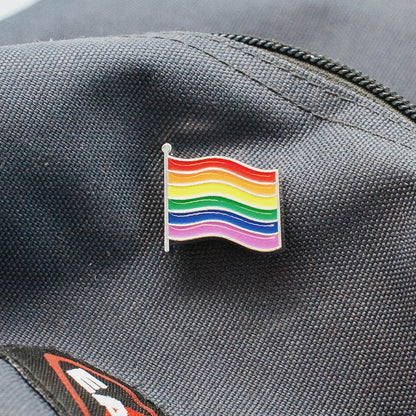Rainbow Flag Pride-Pin / Regenbogen-Flagge-Anstecker