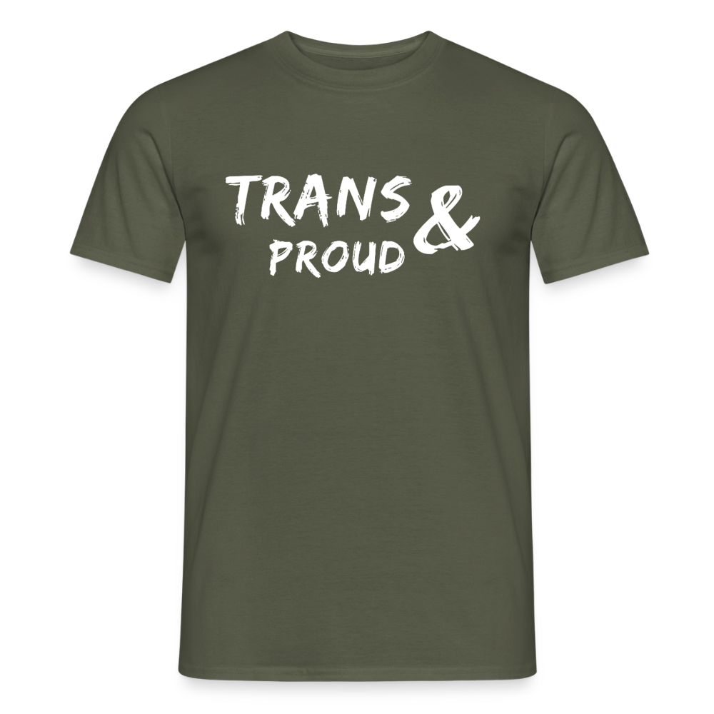 Ein olivgrünes Pride-T-Shirt im Produkt-Mockup ohne Hintergrund. Der klare, serifenlose Print transportiert ein stolzes und solidarisches Statement für die Rechte von transgender und nicht-binären Personen.