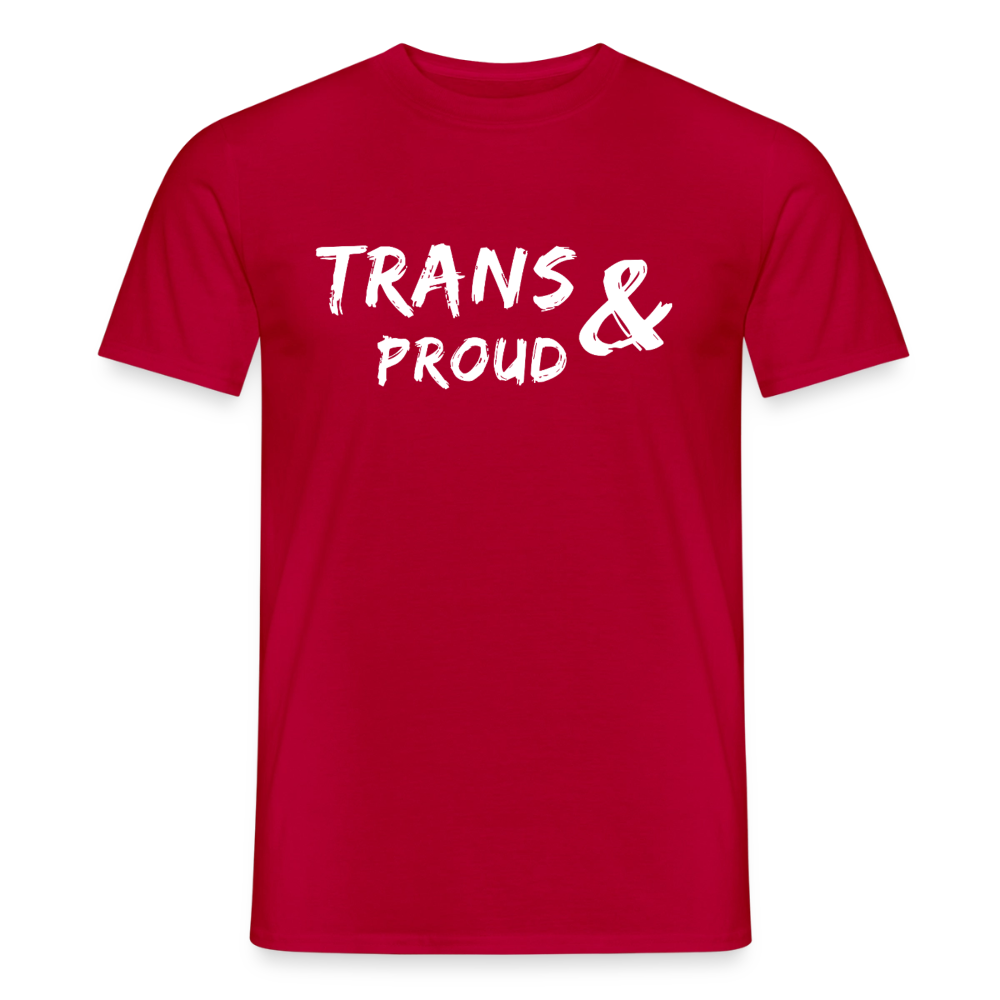 Knallrotes T-Shirt als freigestelltes Produktbild. Das zentrierte Design mit den drei feinen Streifen der Progress-Pride-Flagge bricht die kräftige Stofffarbe mit einer wichtigen Botschaft für die LGBTIQ+-Community.