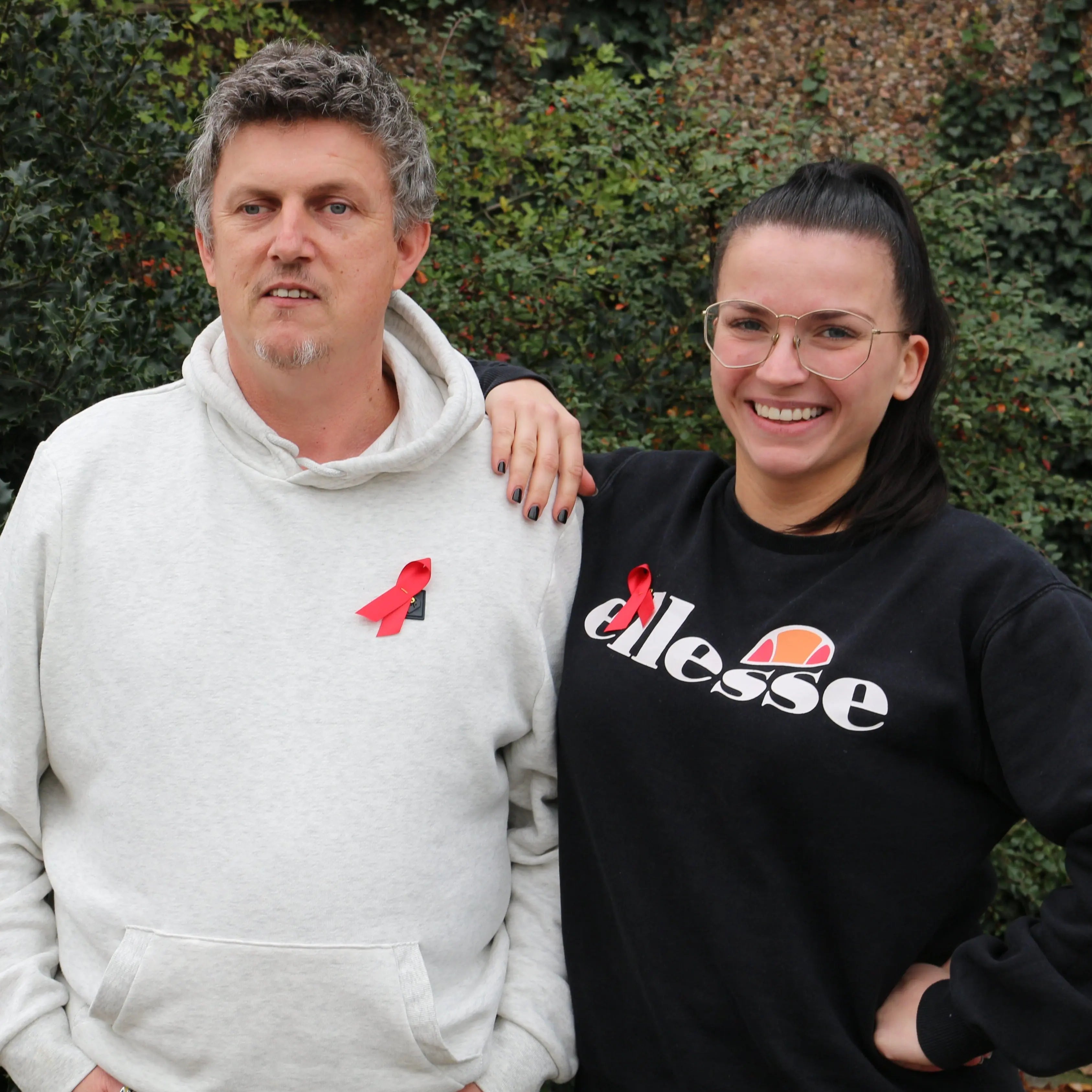 Rote Schleife HIV/AIDS (1 Stück) - PrideMerch.de - Team Behinderte im Queer Cities e.V.